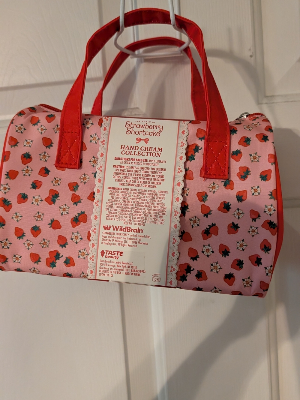Strawberry Shortcake SMALL Pink Cosmetic Bag with Red Handles - Picture 3 of 6